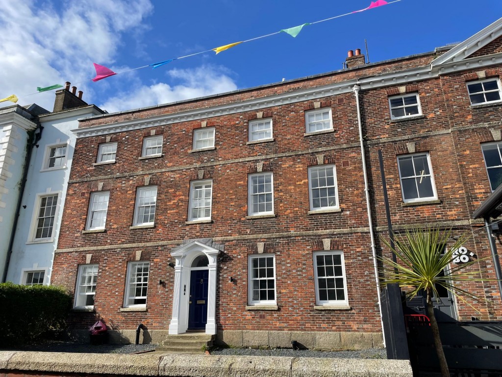 3 Bank Place, Falmouth, TR11