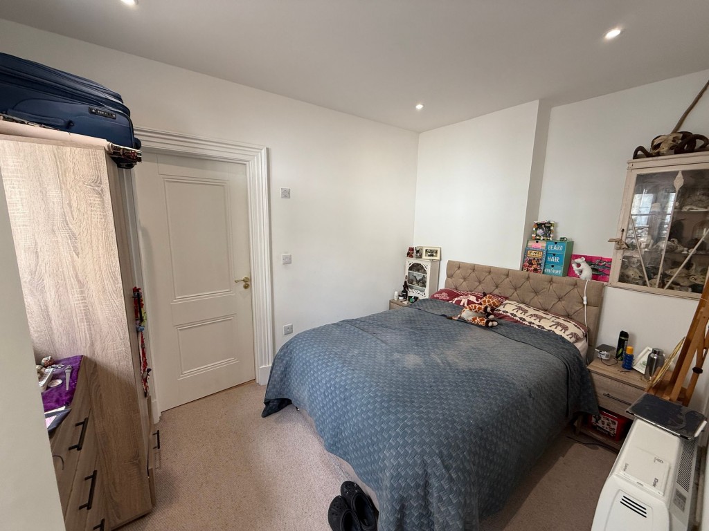 3 Bank Place, Falmouth, TR11