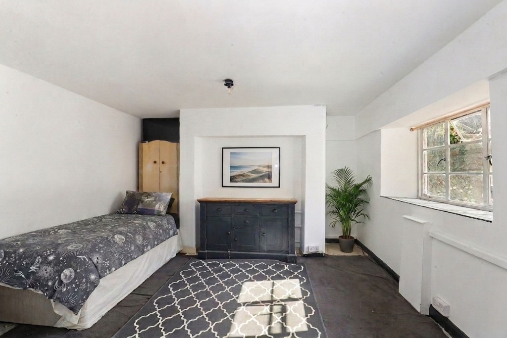 Nibley Lane, Yate, BS37