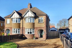 North Road, Yate, BS37