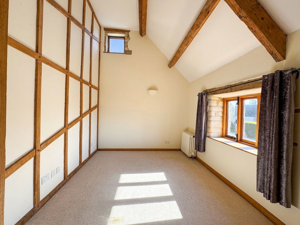 Petty France, Badminton, GL9