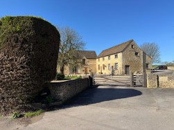 Petty France, Badminton, GL9