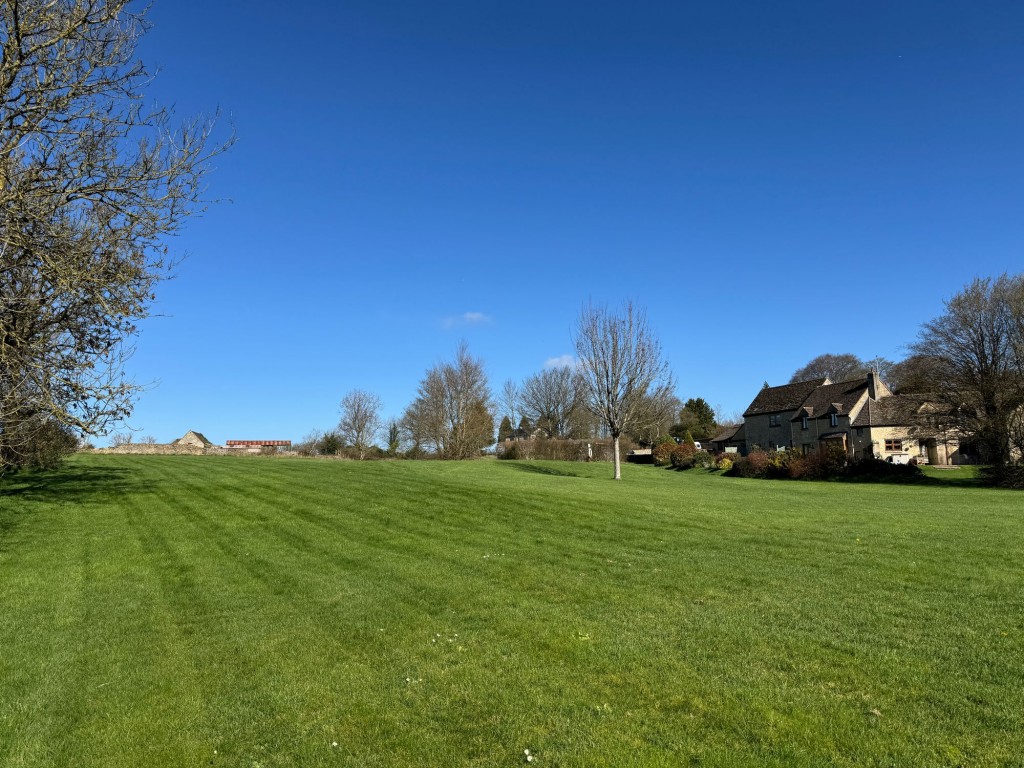 Petty France, Badminton, GL9