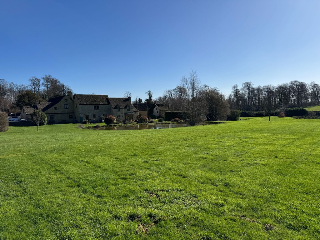 Petty France, Badminton, GL9