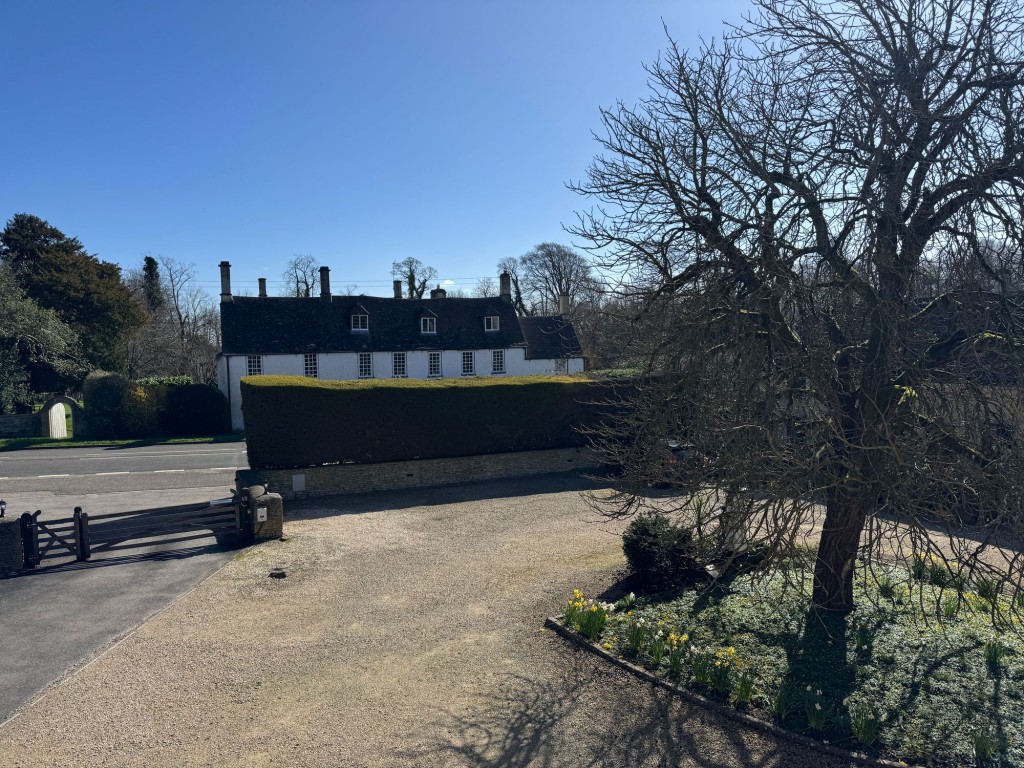 Petty France, Badminton, GL9