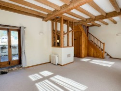 Petty France, Badminton, GL9