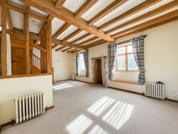 Petty France, Badminton, GL9