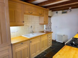 Petty France, Badminton, GL9