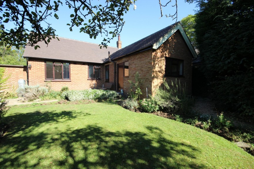 2 bedroom Bungalow for Sale Maulden, Bedford