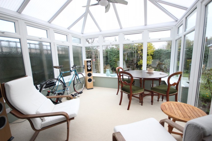 2 bedroom Bungalow for Sale Wilstead, Bedfordshire
