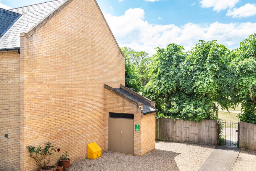 2 bedroom Flat for Letting Nightingale Road, Hitchin, Hertfordshire