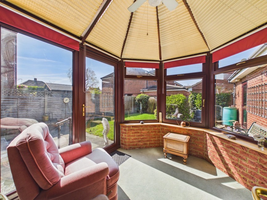 4 bedroom House for Sale Mountbatten Drive, Biggleswade, Bedfordshire