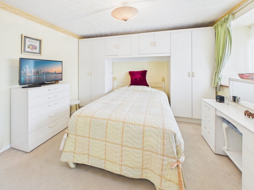 4 bedroom House for Sale Mountbatten Drive, Biggleswade, Bedfordshire