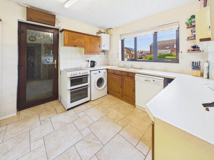 4 bedroom House for Sale Mountbatten Drive, Biggleswade, Bedfordshire