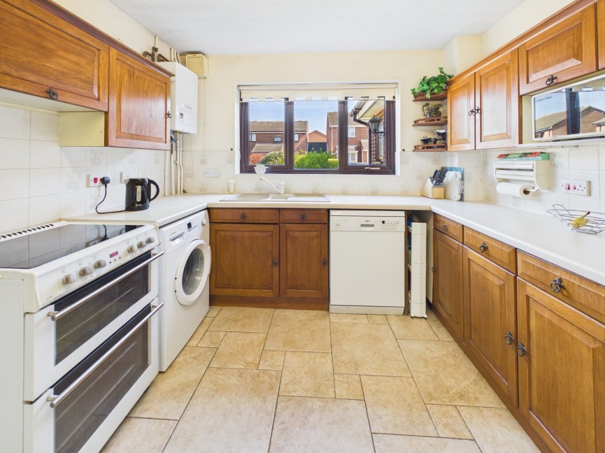 4 bedroom House for Sale Mountbatten Drive, Biggleswade, Bedfordshire