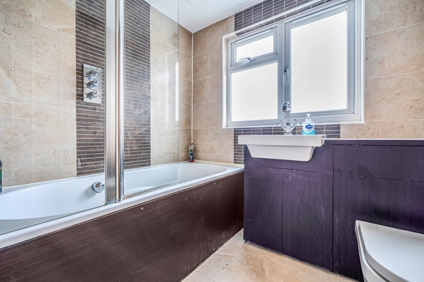 4 bedroom House for Sale Ampthill Road, Flitwick, Bedfordshire