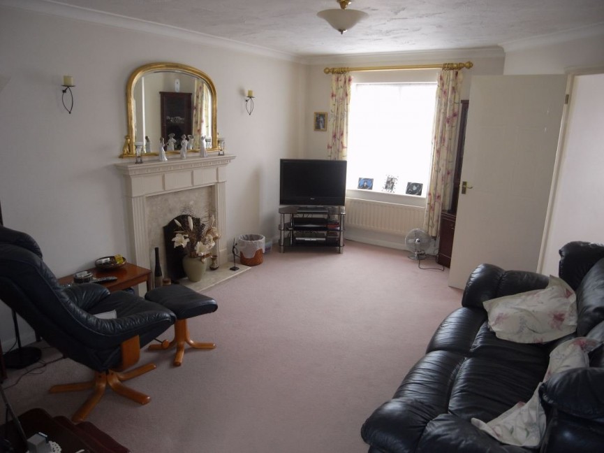 3 bedroom House for Letting Chapel Way, Henlow, Bedfordshire