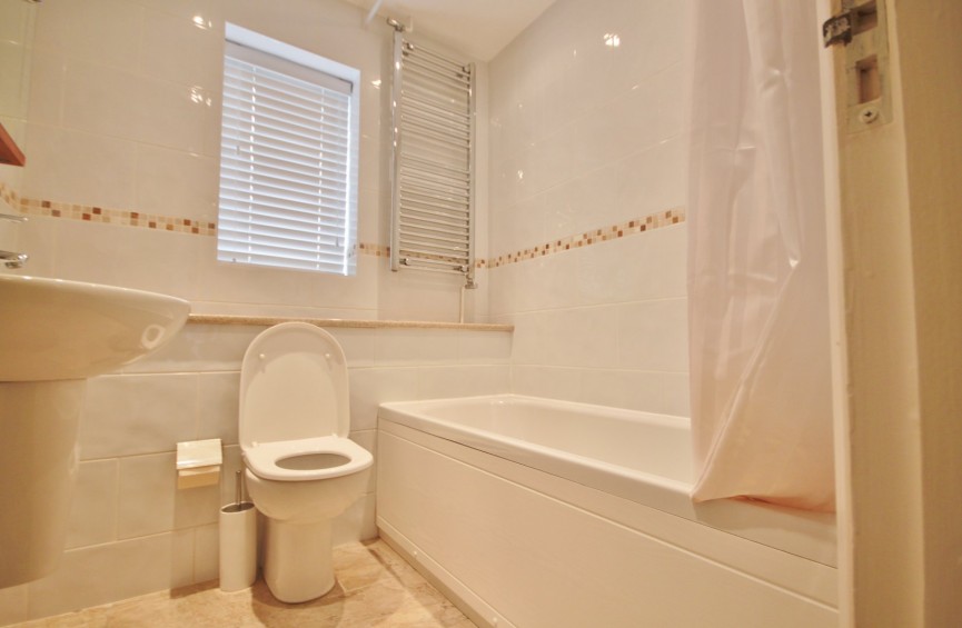 3 bedroom House for Letting Chapel Way, Henlow, Bedfordshire