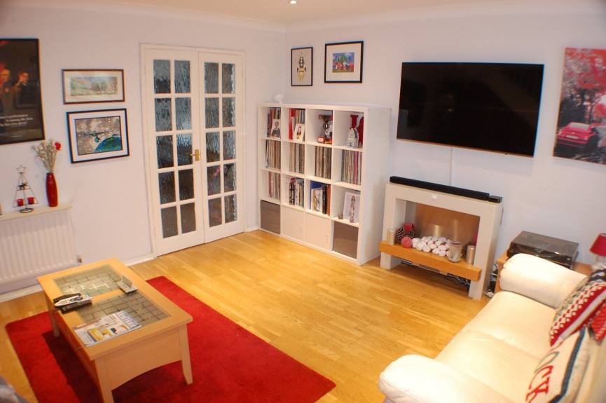 2 bedroom House for Sale Woolmer Green, Knebworth, Hertfordshire
