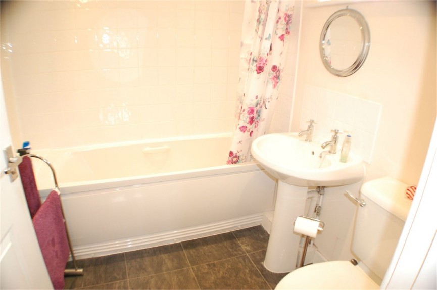 2 bedroom Flat for Sale Park Lane, KNEBWORTH, Hertfordshire