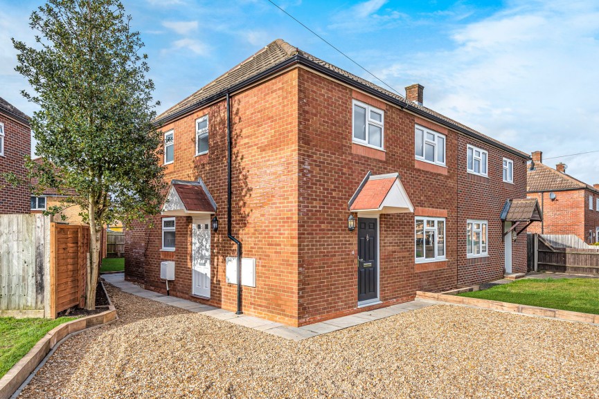 2 bedroom Flat for Sale Milestone Road, Hitchin, Hertfordshire