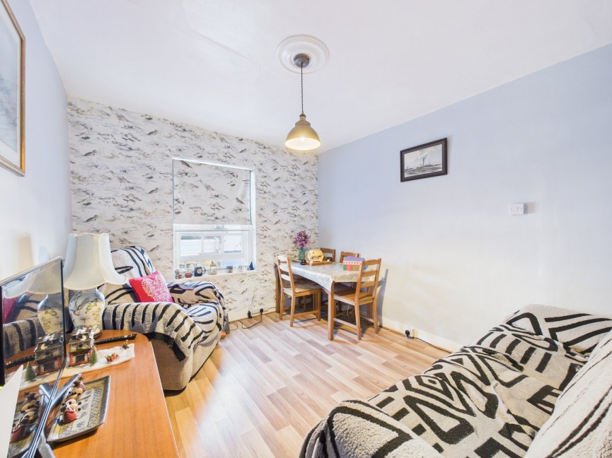 2 bedroom Flat for Sale High Street, Royston, Hertfordshire