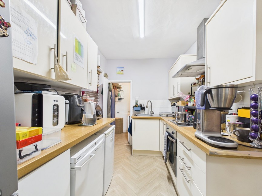 2 bedroom Flat for Sale High Street, Royston, Hertfordshire