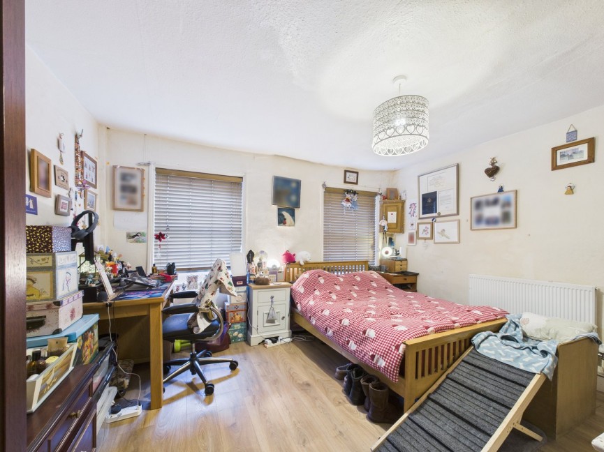 2 bedroom Flat for Sale High Street, Royston, Hertfordshire