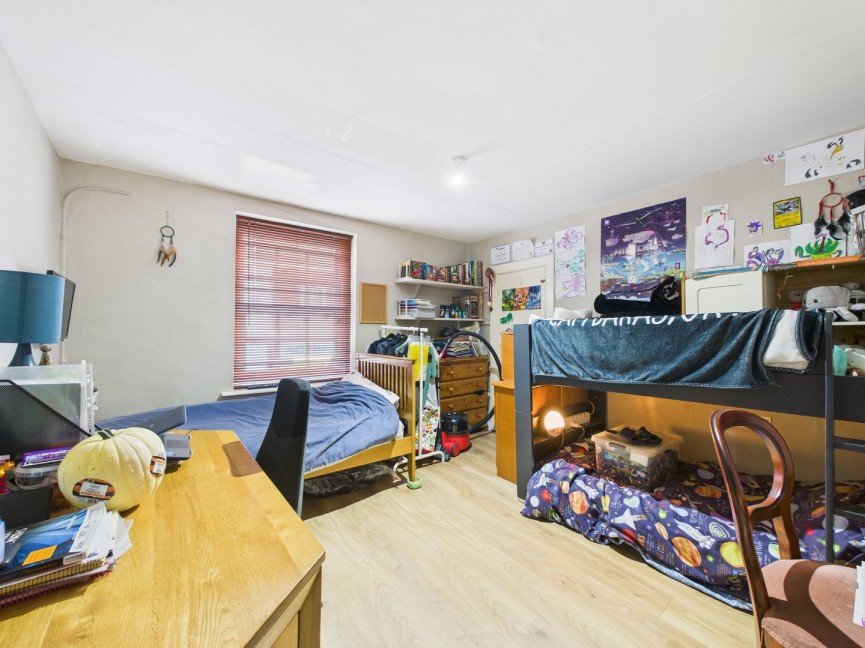 2 bedroom Flat for Sale High Street, Royston, Hertfordshire
