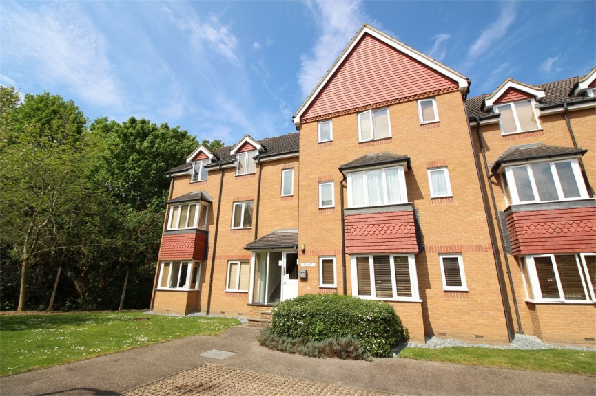 2 bedroom Flat for Letting Redoubt Close, HITCHIN, Hertfordshire