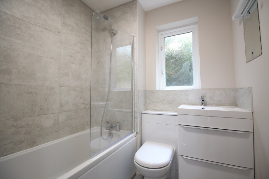 2 bedroom Flat for Letting Redoubt Close, HITCHIN, Hertfordshire