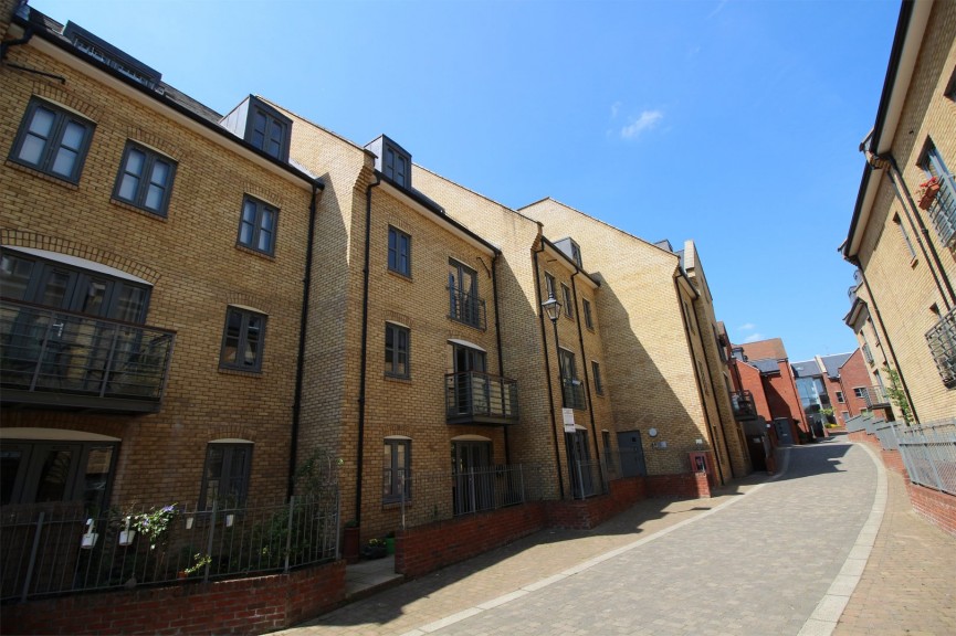2 bedroom Flat for Letting Paynes Park, Hitchin, Hertfordshire