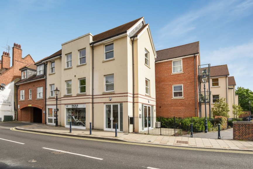 2 bedroom Flat for Letting Bridge Street, Hitchin, Hertfordshire