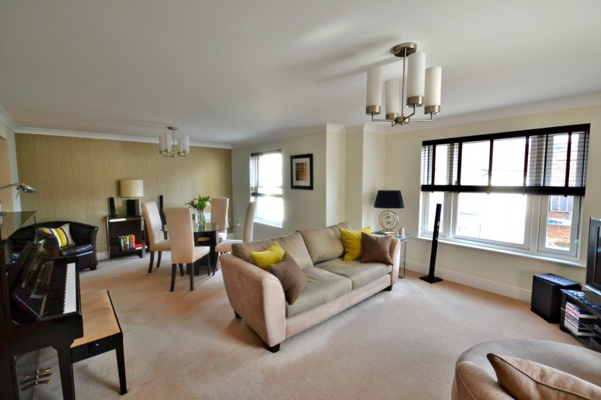 2 bedroom Flat for Letting Bridge Street, Hitchin, Hertfordshire