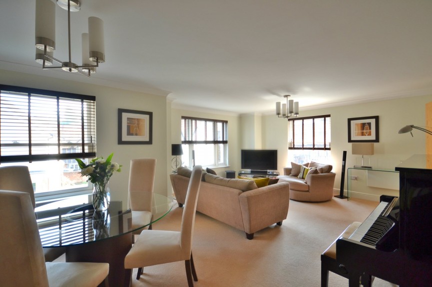 2 bedroom Flat for Letting Bridge Street, Hitchin, Hertfordshire