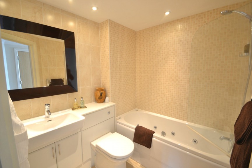 2 bedroom Flat for Letting Bridge Street, Hitchin, Hertfordshire