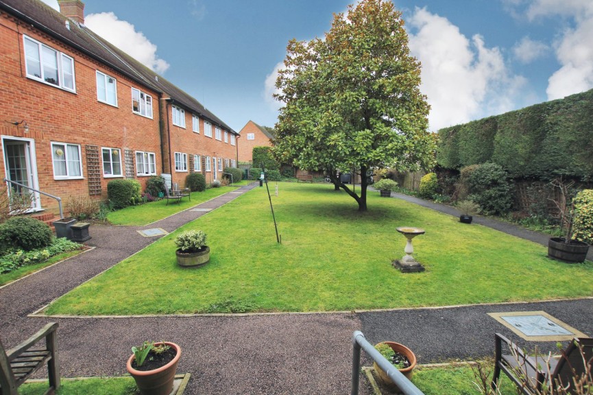 2 bedroom Flat for Sale Church Street, Baldock, Herts