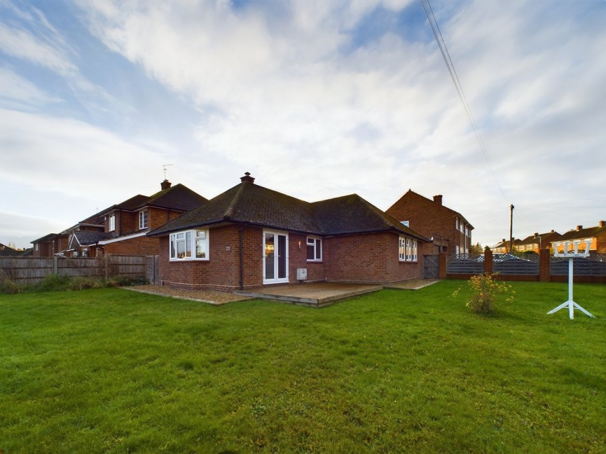 3 bedroom Bungalow for Letting Bedford Road, Hitchin, Hertfordshire
