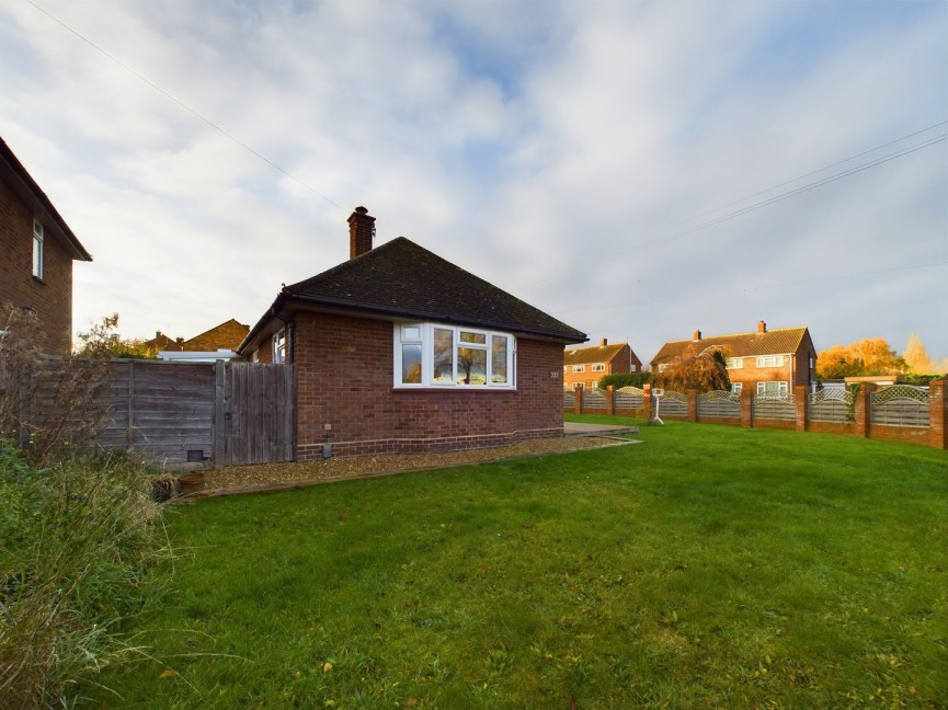 3 bedroom Bungalow for Letting Bedford Road, Hitchin, Hertfordshire