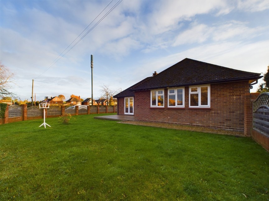 3 bedroom Bungalow for Letting Bedford Road, Hitchin, Hertfordshire