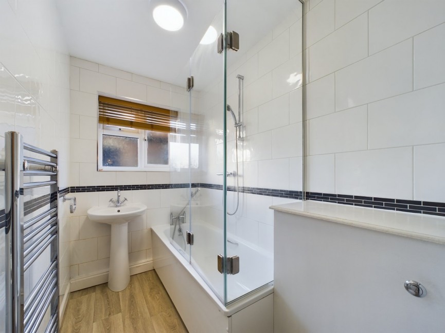 3 bedroom Bungalow for Letting Bedford Road, Hitchin, Hertfordshire