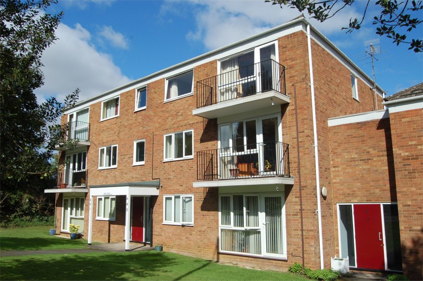 2 bedroom Flat for Letting The Avenue, Hitchin, Hertfordshire