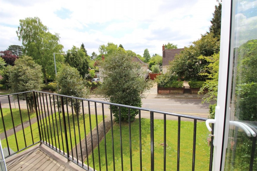 2 bedroom Flat for Letting The Avenue, Hitchin, Hertfordshire