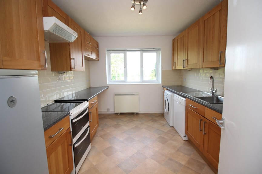 2 bedroom Flat for Letting The Avenue, Hitchin, Hertfordshire