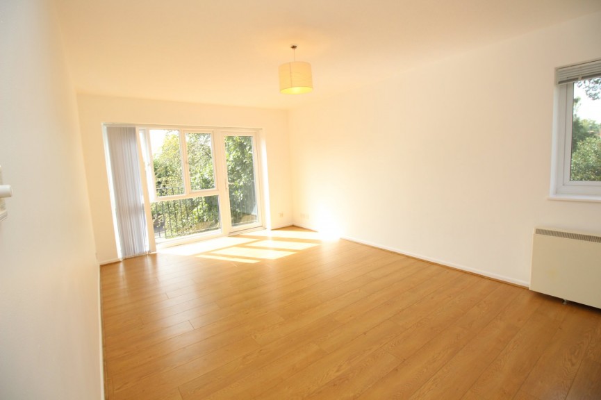 2 bedroom Flat for Letting The Avenue, Hitchin, Hertfordshire