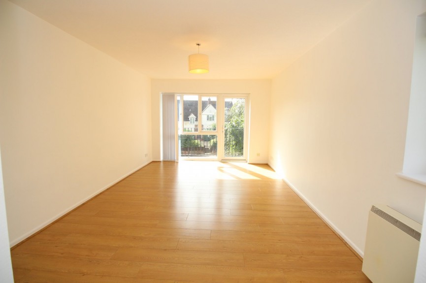 2 bedroom Flat for Letting The Avenue, Hitchin, Hertfordshire