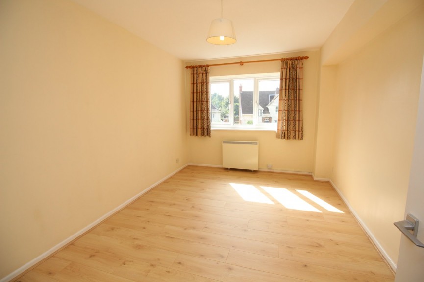 2 bedroom Flat for Letting The Avenue, Hitchin, Hertfordshire