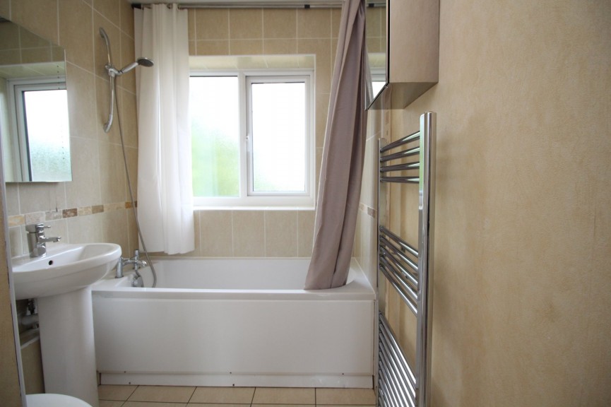 2 bedroom Flat for Letting The Avenue, Hitchin, Hertfordshire