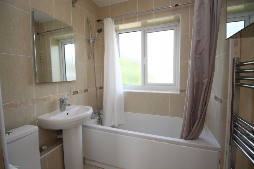 2 bedroom Flat for Letting The Avenue, Hitchin, Hertfordshire