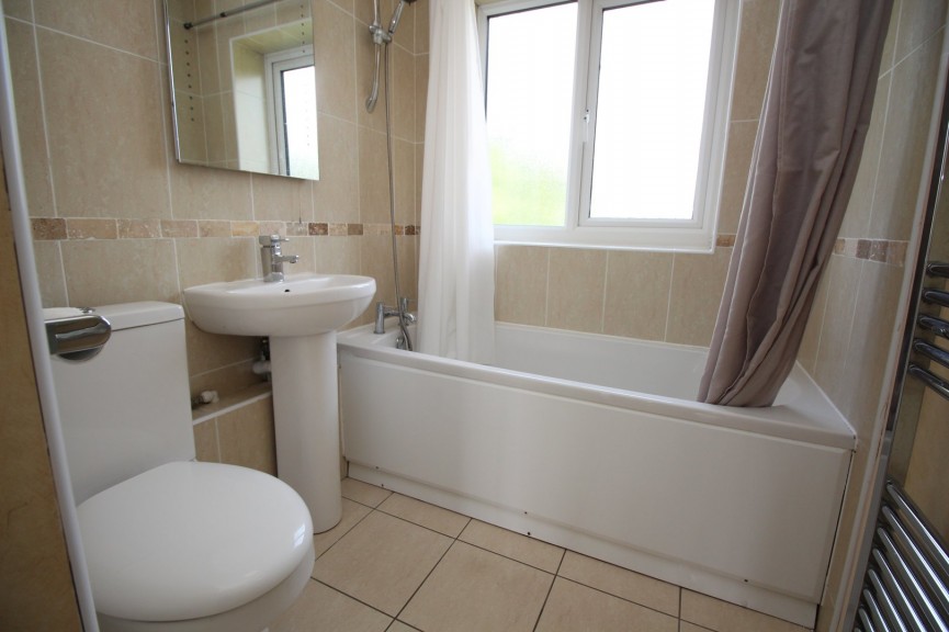 2 bedroom Flat for Letting The Avenue, Hitchin, Hertfordshire